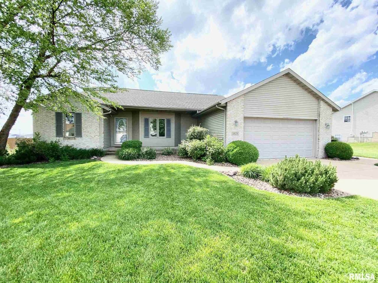 1825 Parkfield Drive - Photo 1 1825 Parkfield Drive - Photo 1