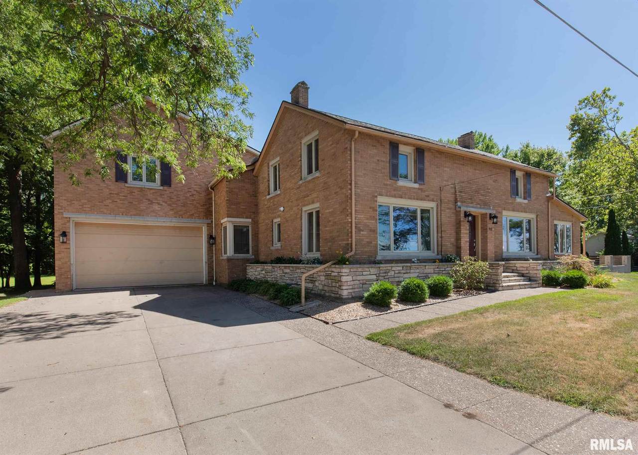 912 1ST Avenue - Photo 1