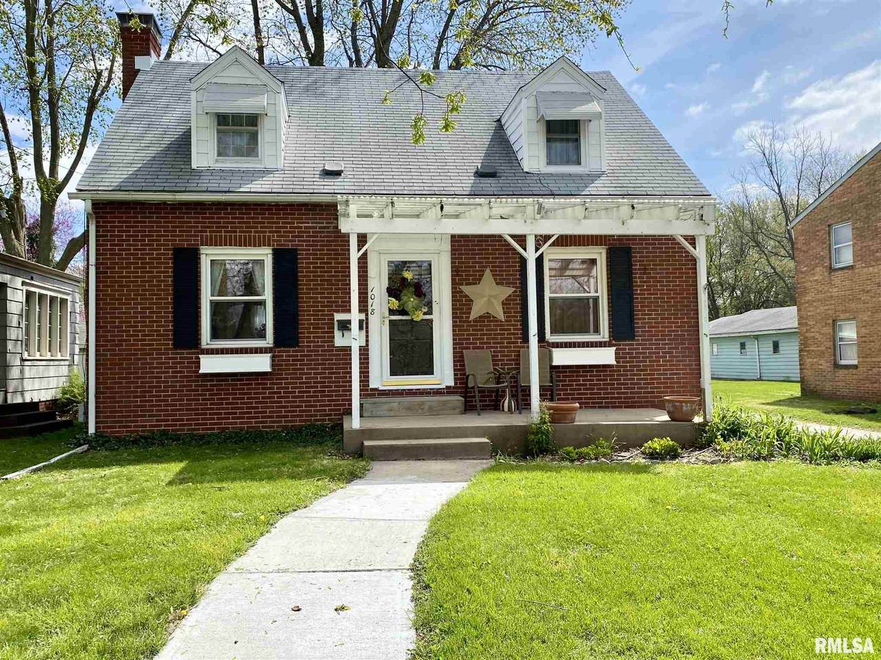 1018 Main - Photo 1