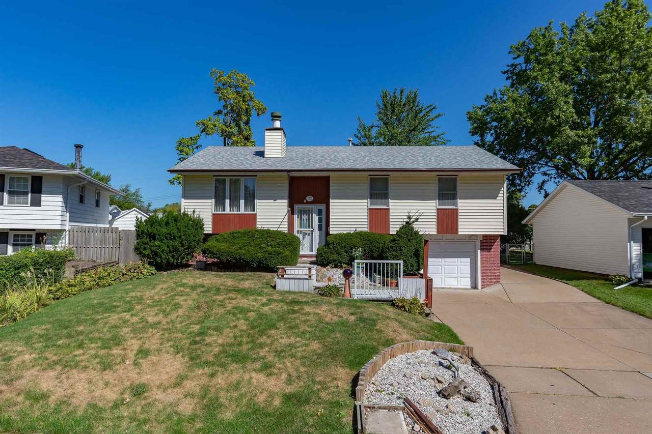 2327 Pinehurst Street - Photo 1