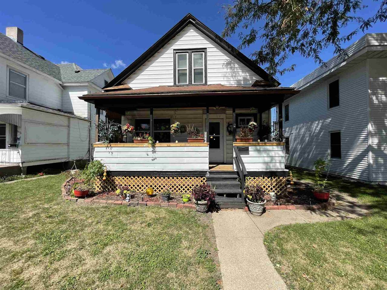 1524 Pleasant Street - Photo 1