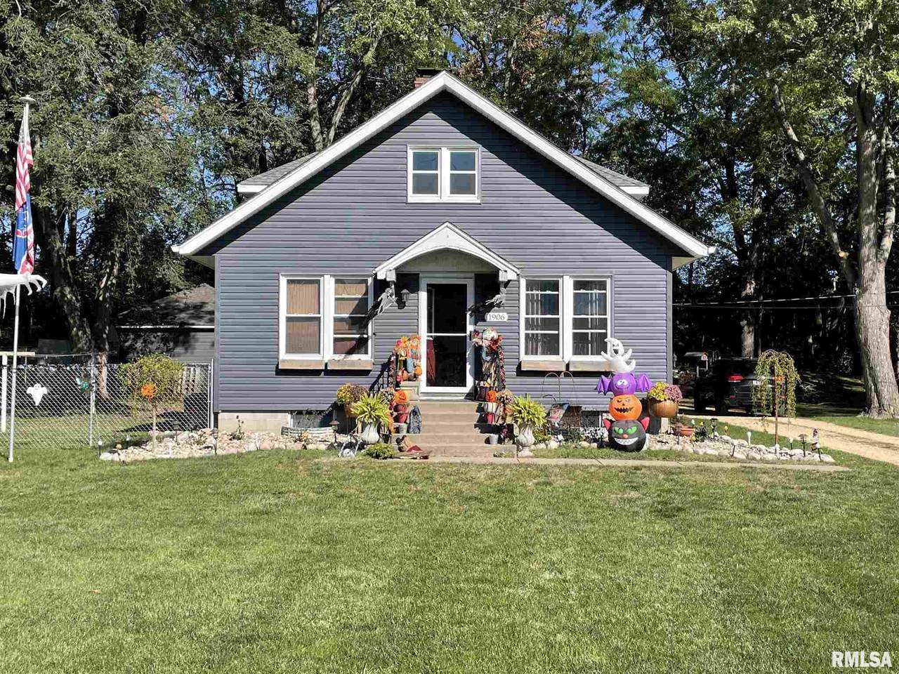 1906 3RD Street - Photo 1