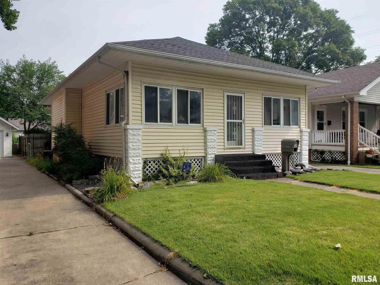 1513 Lawrence Avenue - Photo 1