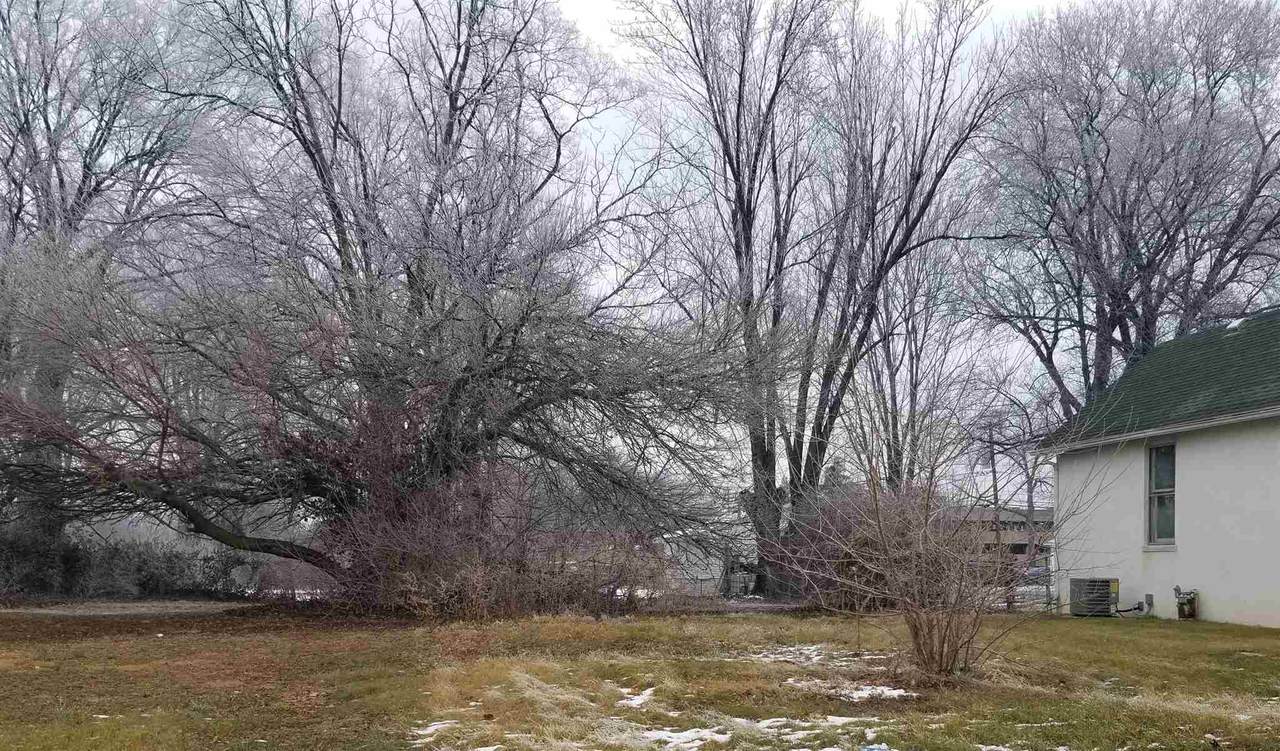 411 Carpenter - Photo 1