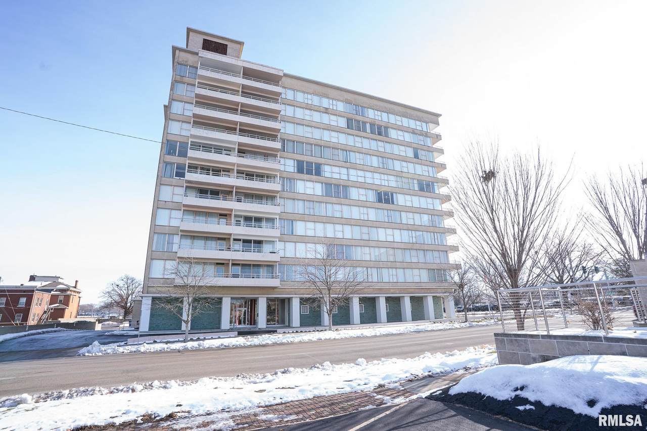 718 7TH Street - Photo 1