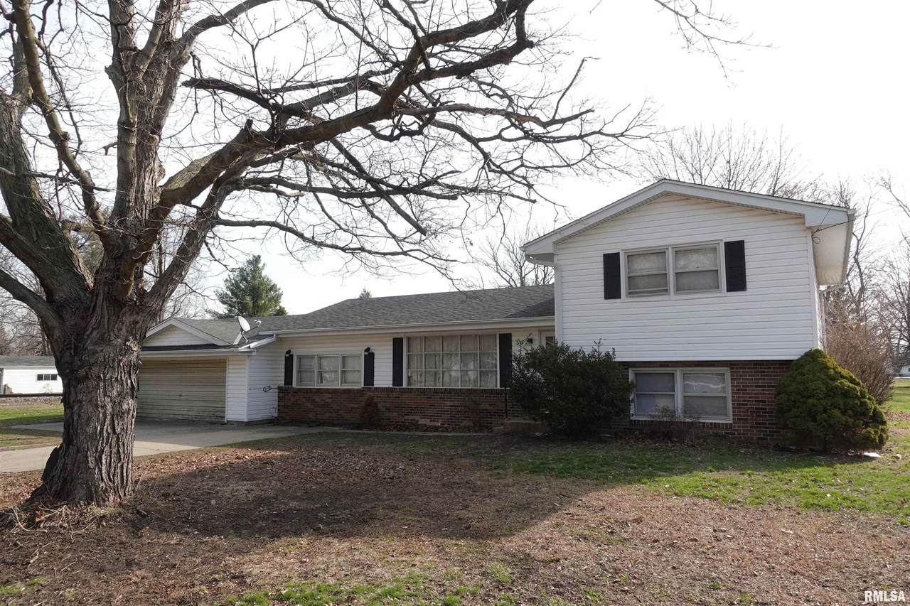 895 Pine Street - Photo 1