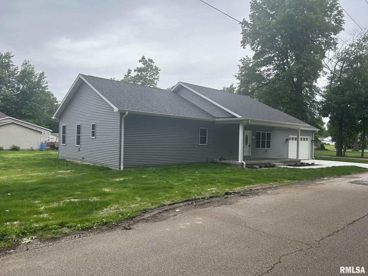 907 Snodgrass Street - Photo 1