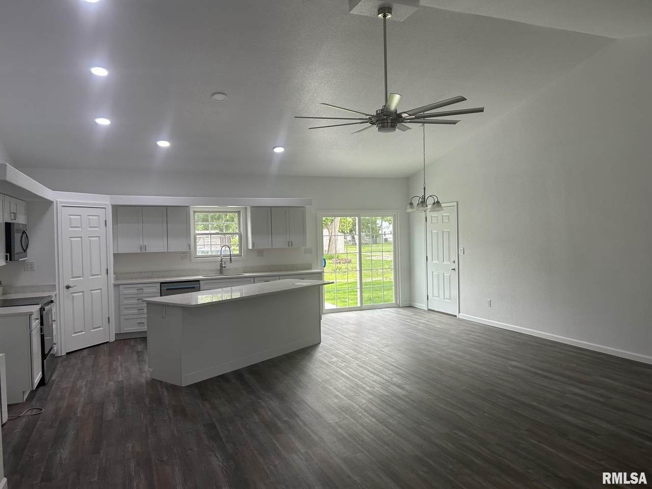 https://bt-photos.global.ssl.fastly.net/peoria/1280_boomver_2_CA1041732-1.jpg