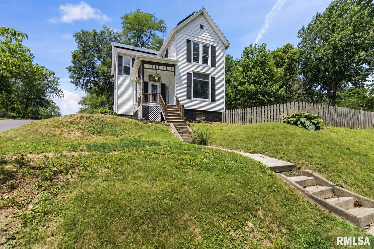 221 9th Street - Photo 1