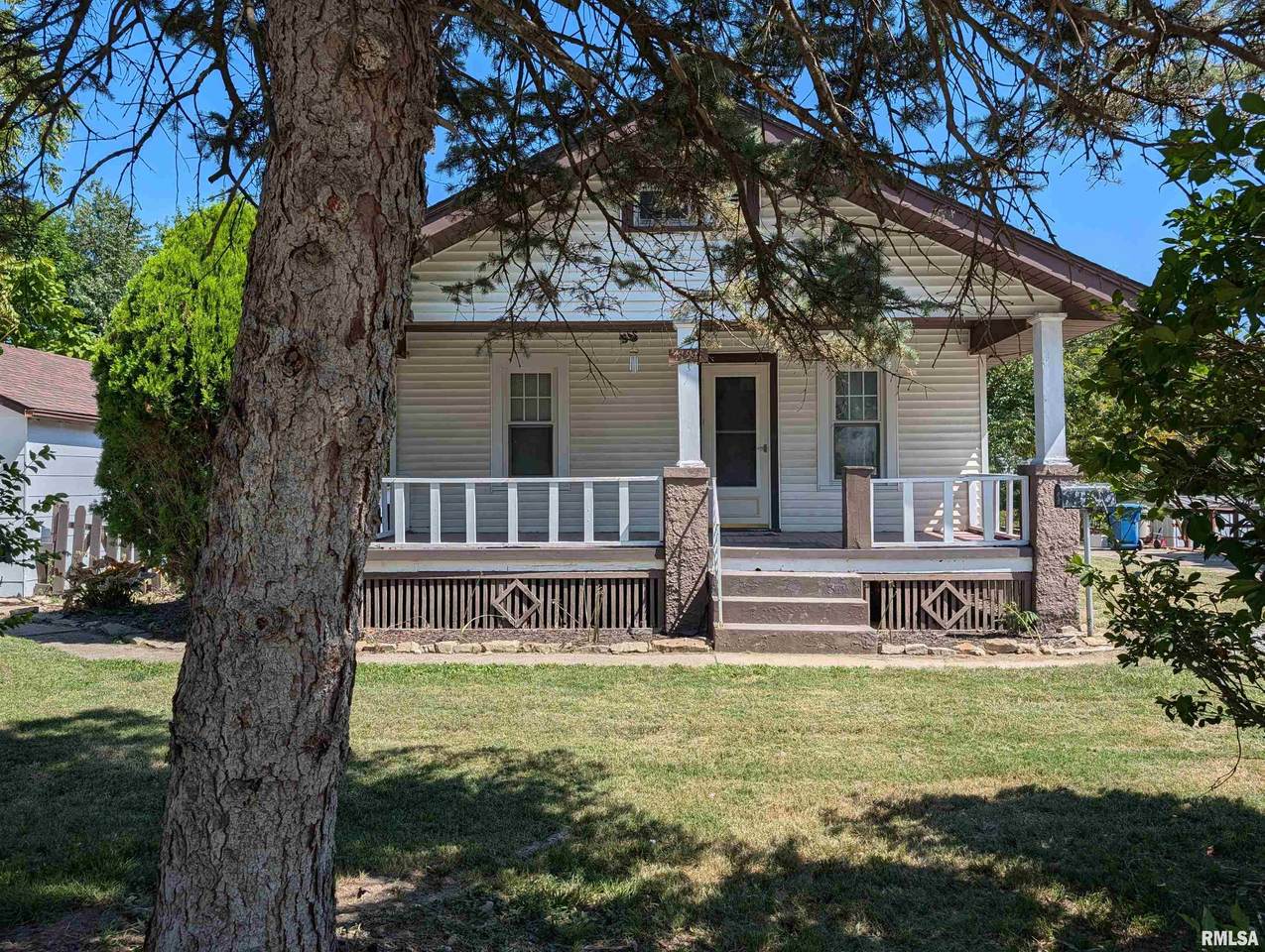 1120 Amos Street - Photo 1