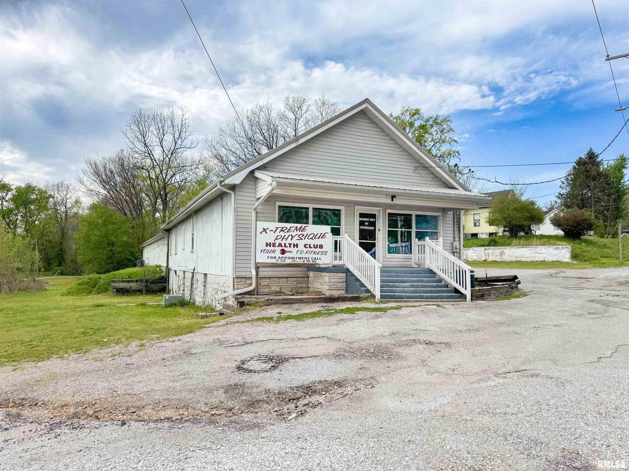 305 Main Street - Photo 1