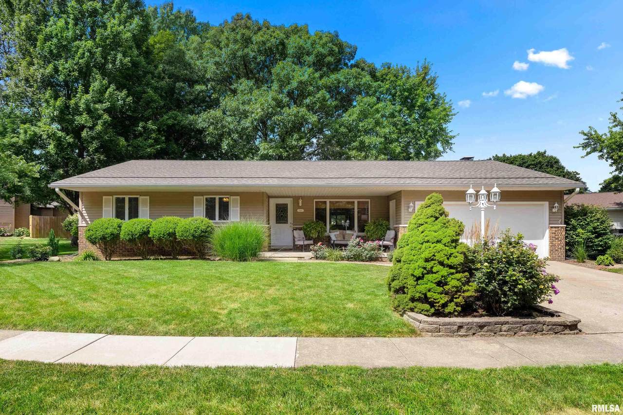 240 Cedar Avenue - Photo 1