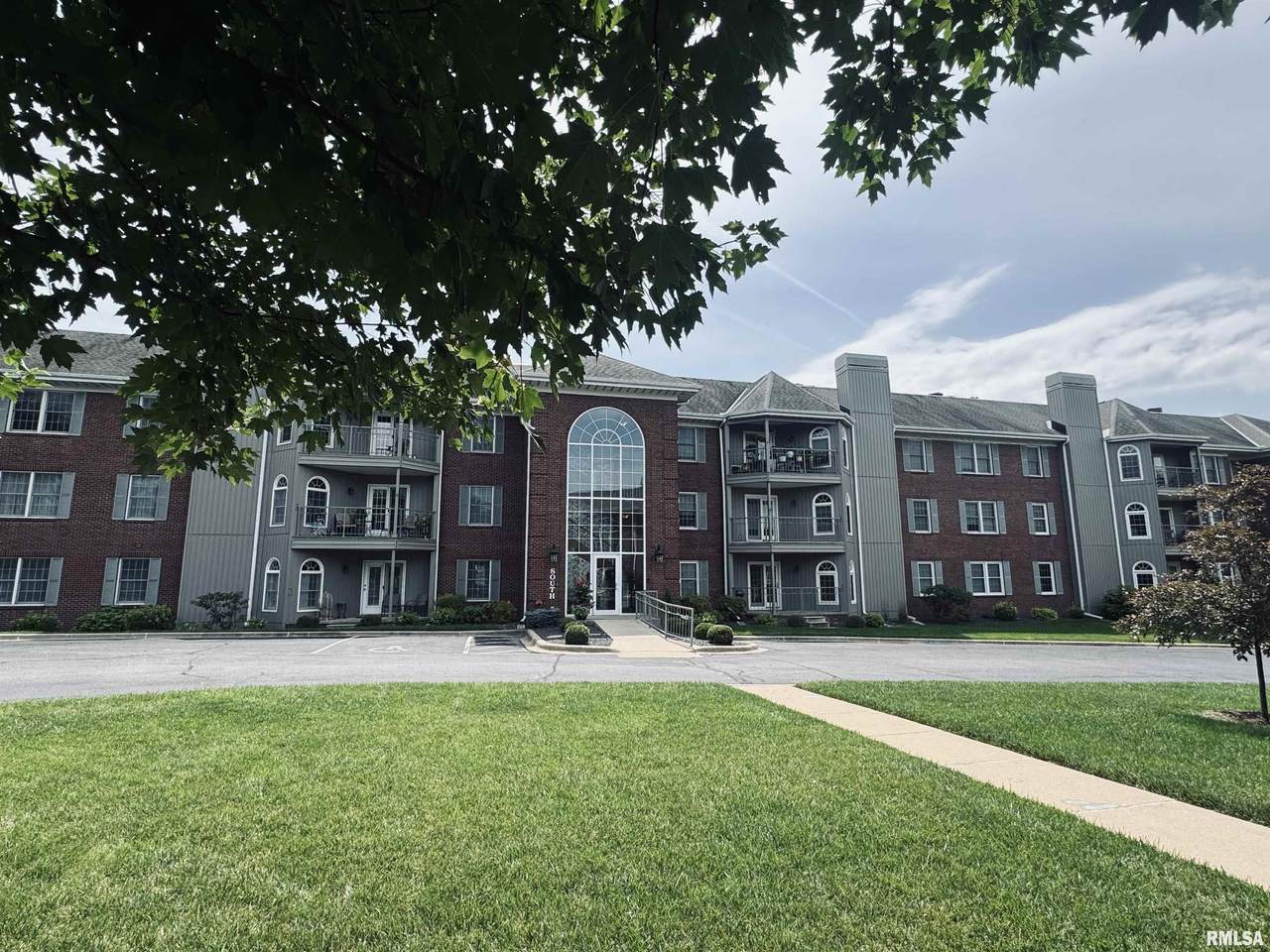 5200 Knoxville Avenue - Photo 1