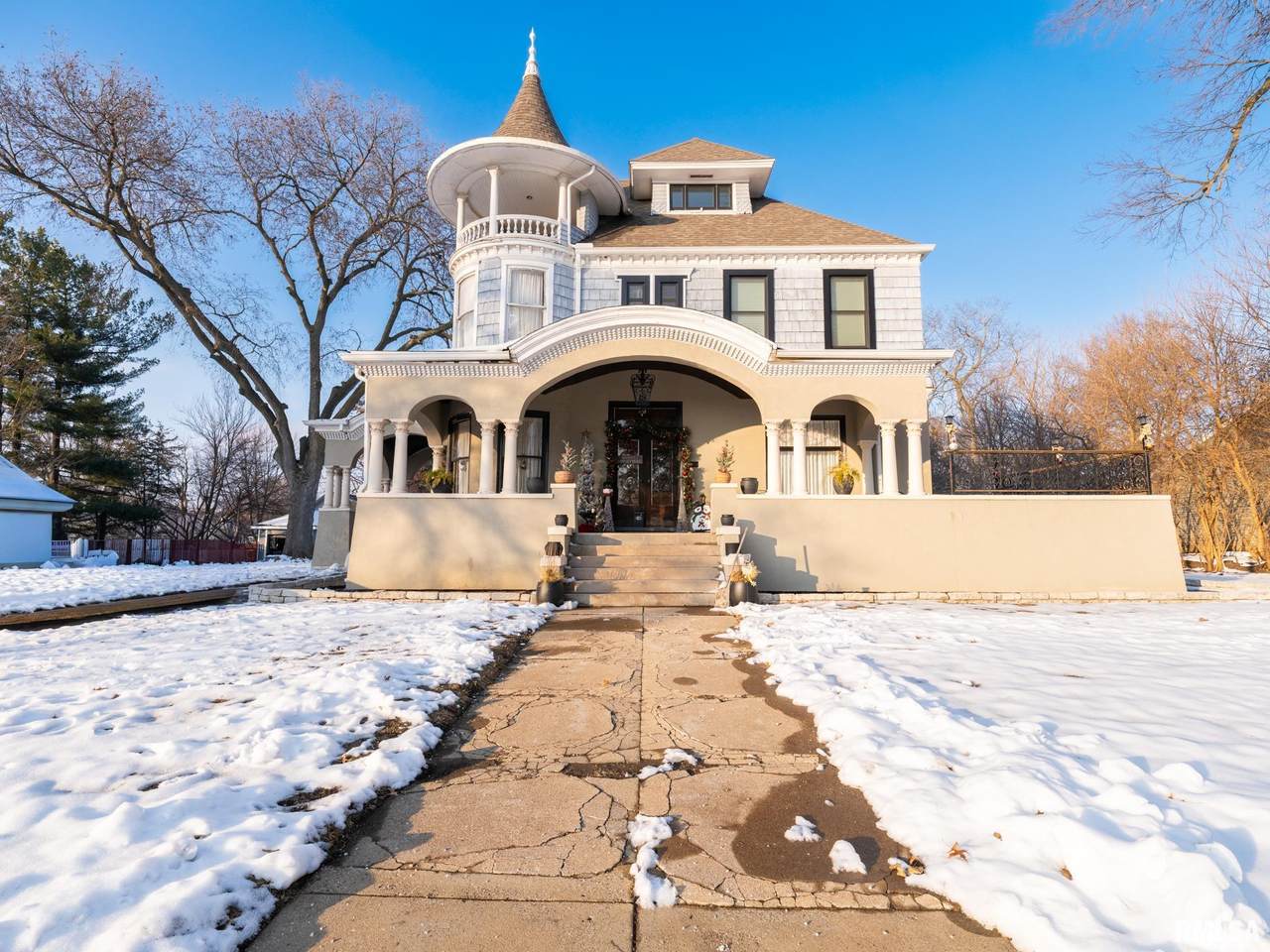 725 Park Avenue - Photo 1