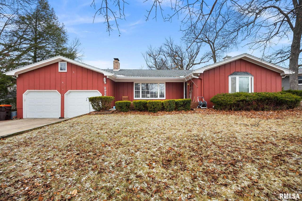 2926 Parkwood Drive - Photo 1