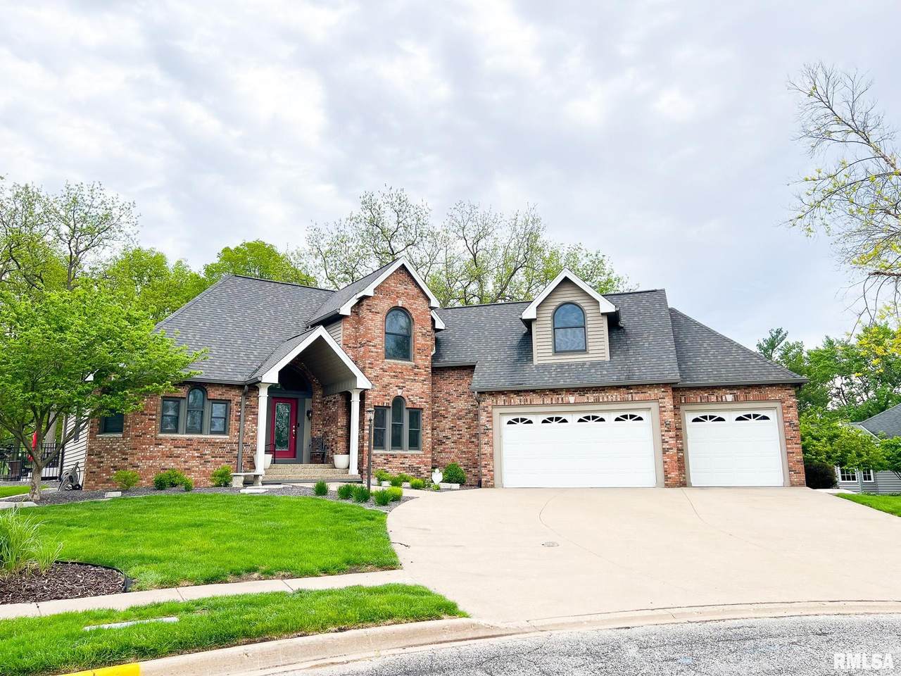 905 Brookline Drive - Photo 1