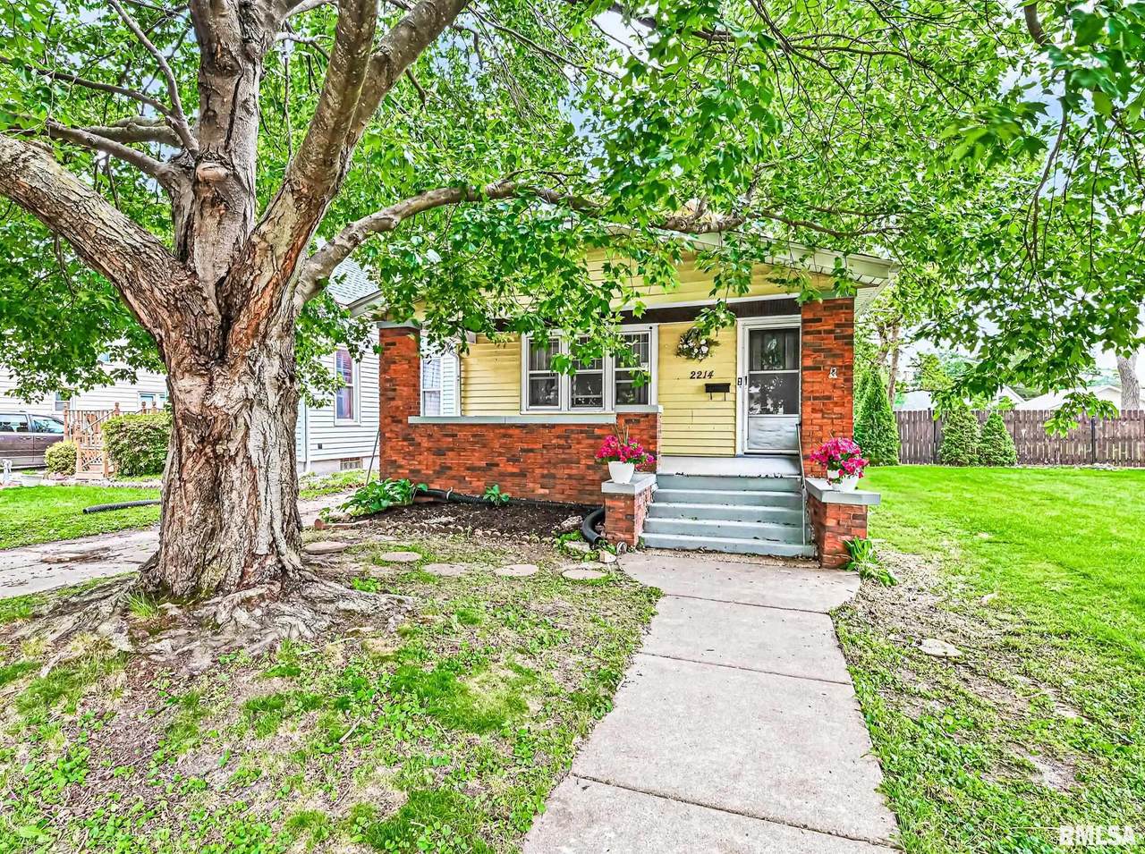 2214 Kellogg Avenue - Photo 1