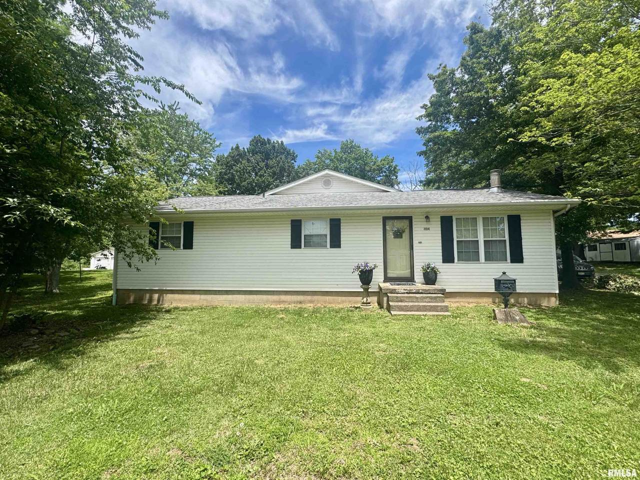 404 Howerton Street - Photo 1