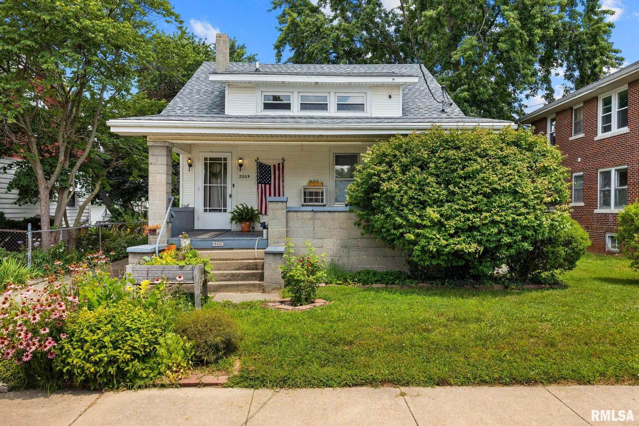 2209 Barker Avenue - Photo 1