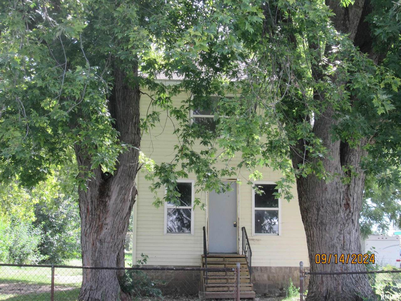 322 12TH Street - Photo 1