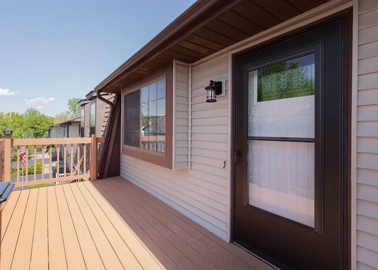 4015 Lillie Avenue - Photo 1