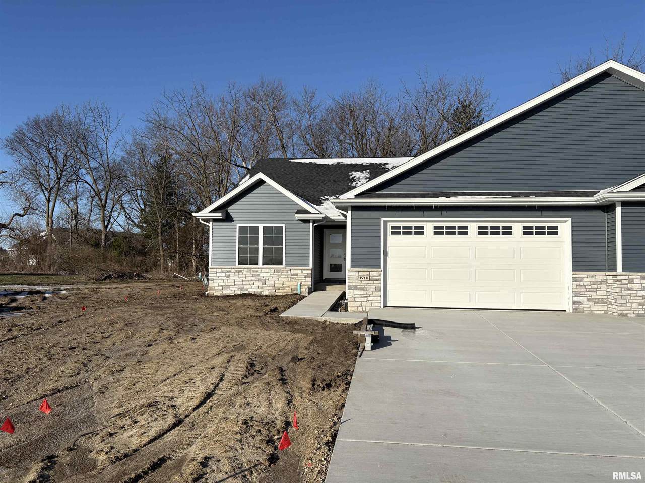 1719 Ambleside Drive - Photo 1