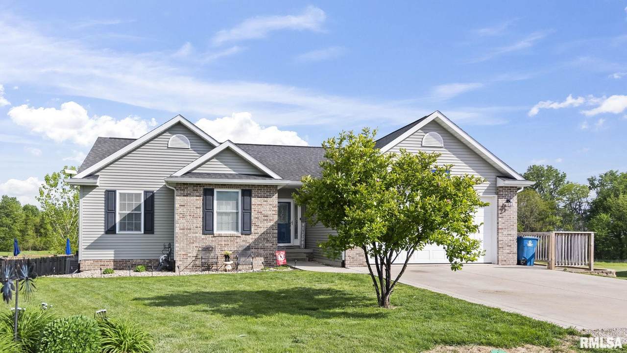 212 Hillcrest Drive - Photo 1