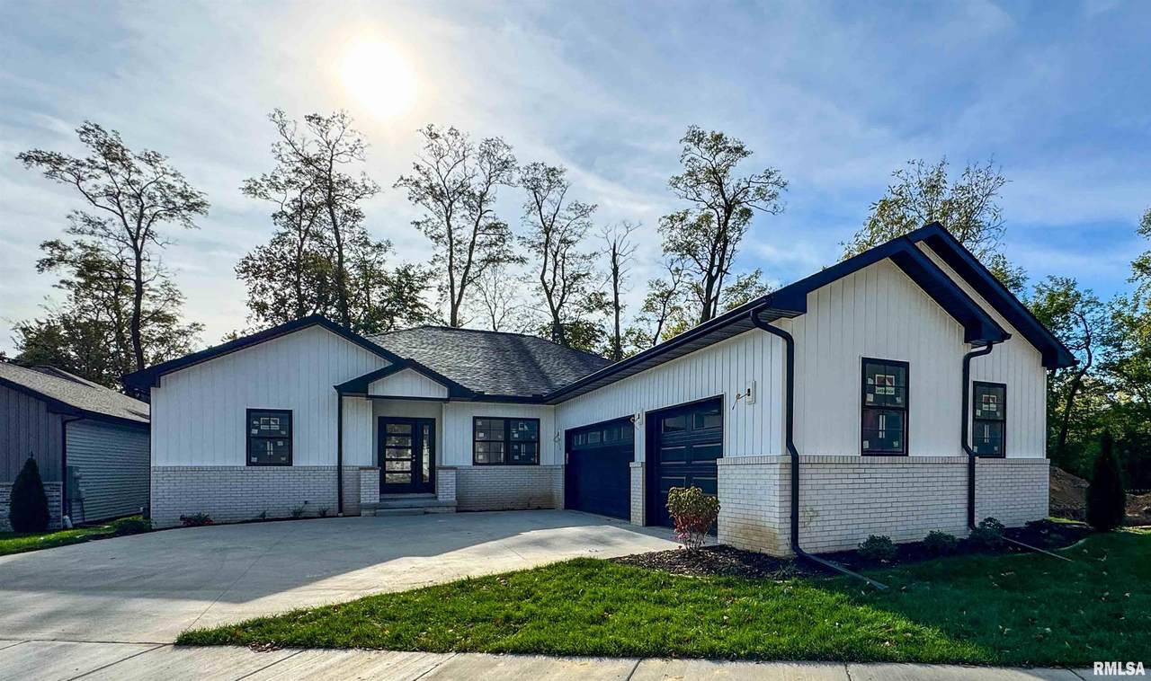 2716 Woods Edge Drive - Photo 1