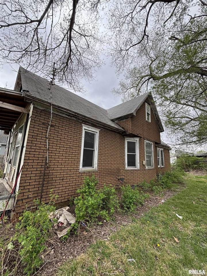205 2ND Street - Photo 1