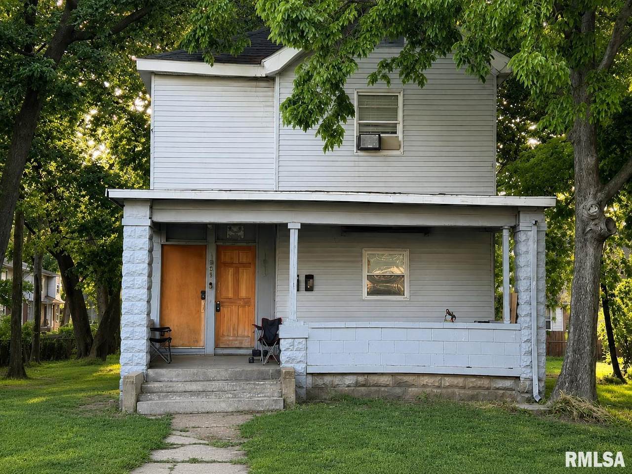 1823-1825 Linn Street - Photo 1
