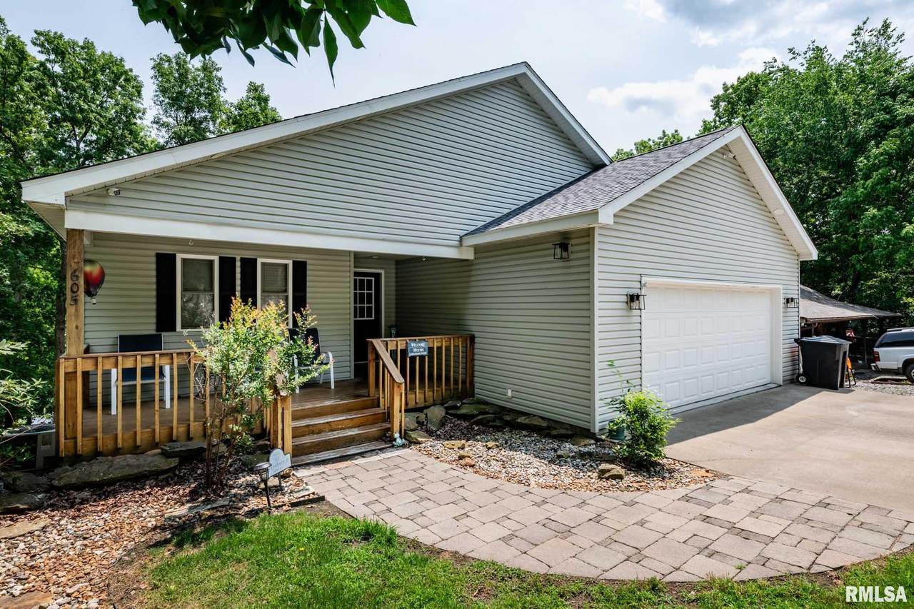 605 Lakeshore Drive South - Photo 1