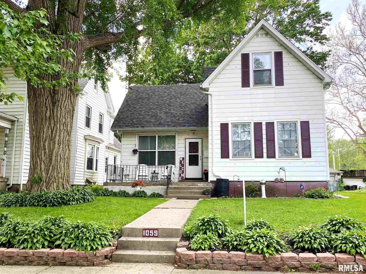 1059 6TH Street - Photo 1
