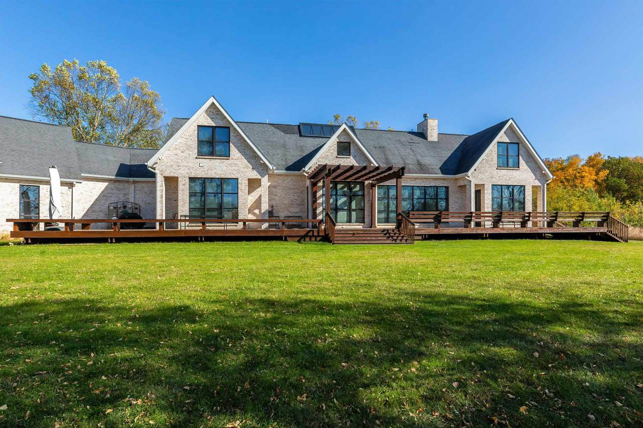 1 Riverbend Place - Photo 1