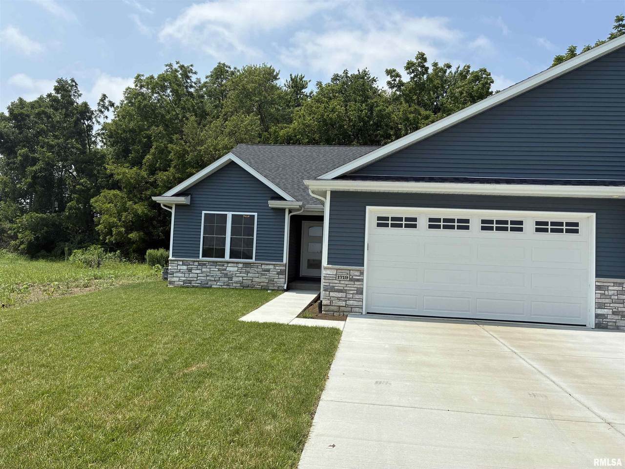 1719 Ambleside Drive - Photo 1
