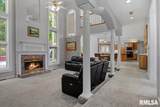 3016 Lawrence Avenue - Photo 7