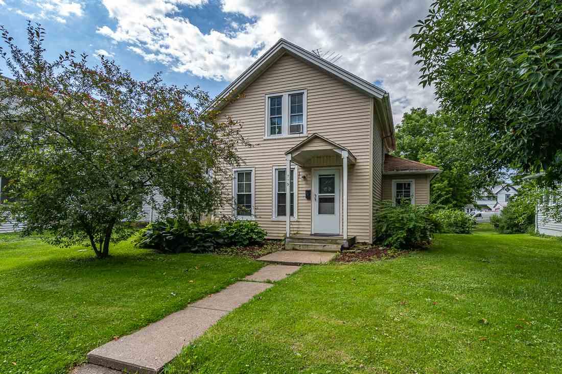 719 13TH Street - Photo 1