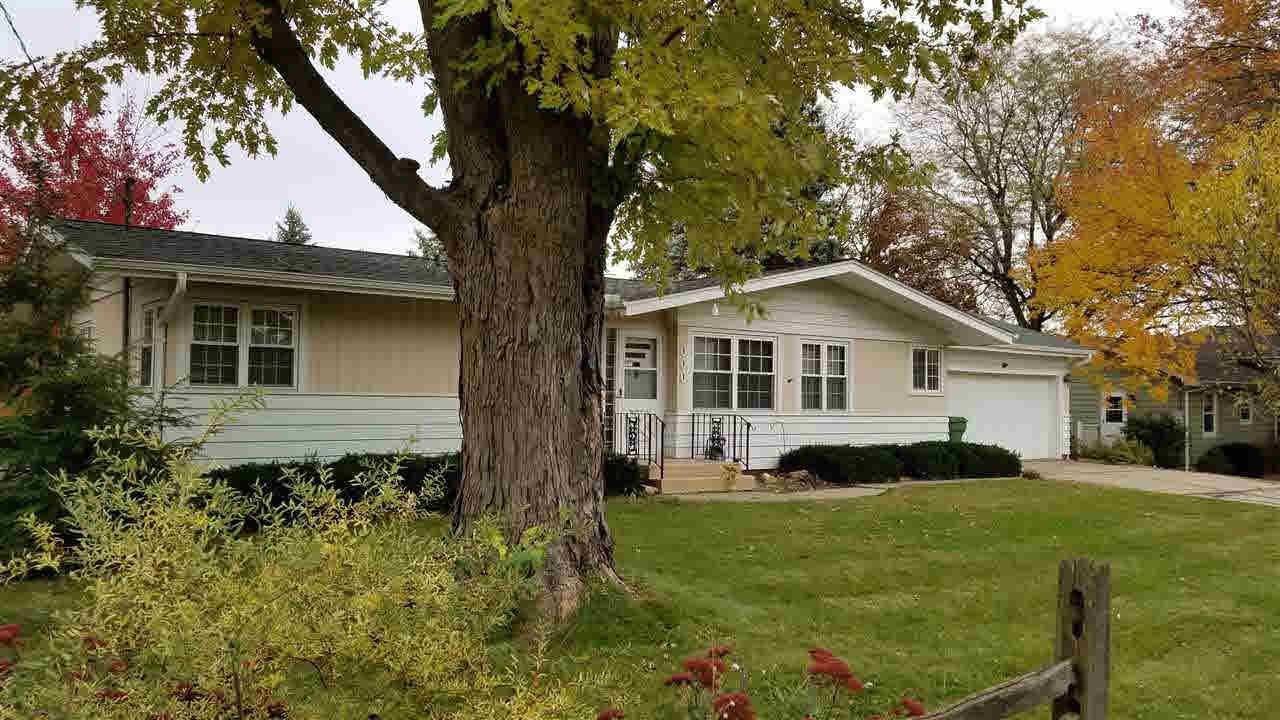 311 11TH Street - Photo 1