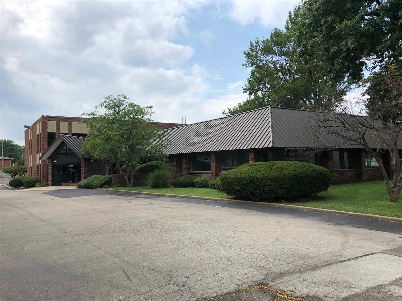 2731 Macarthur - Photo 1