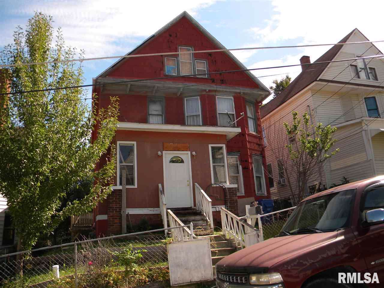 742 14TH Street - Photo 1