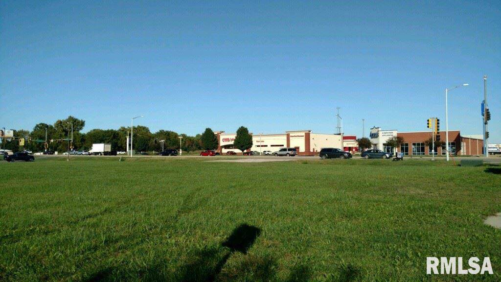 3125 Macarthur - Photo 1