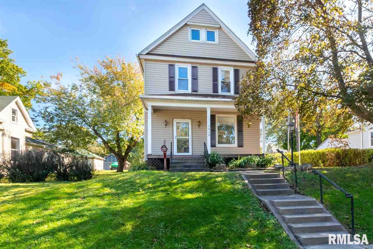 1919 Vine Street - Photo 1