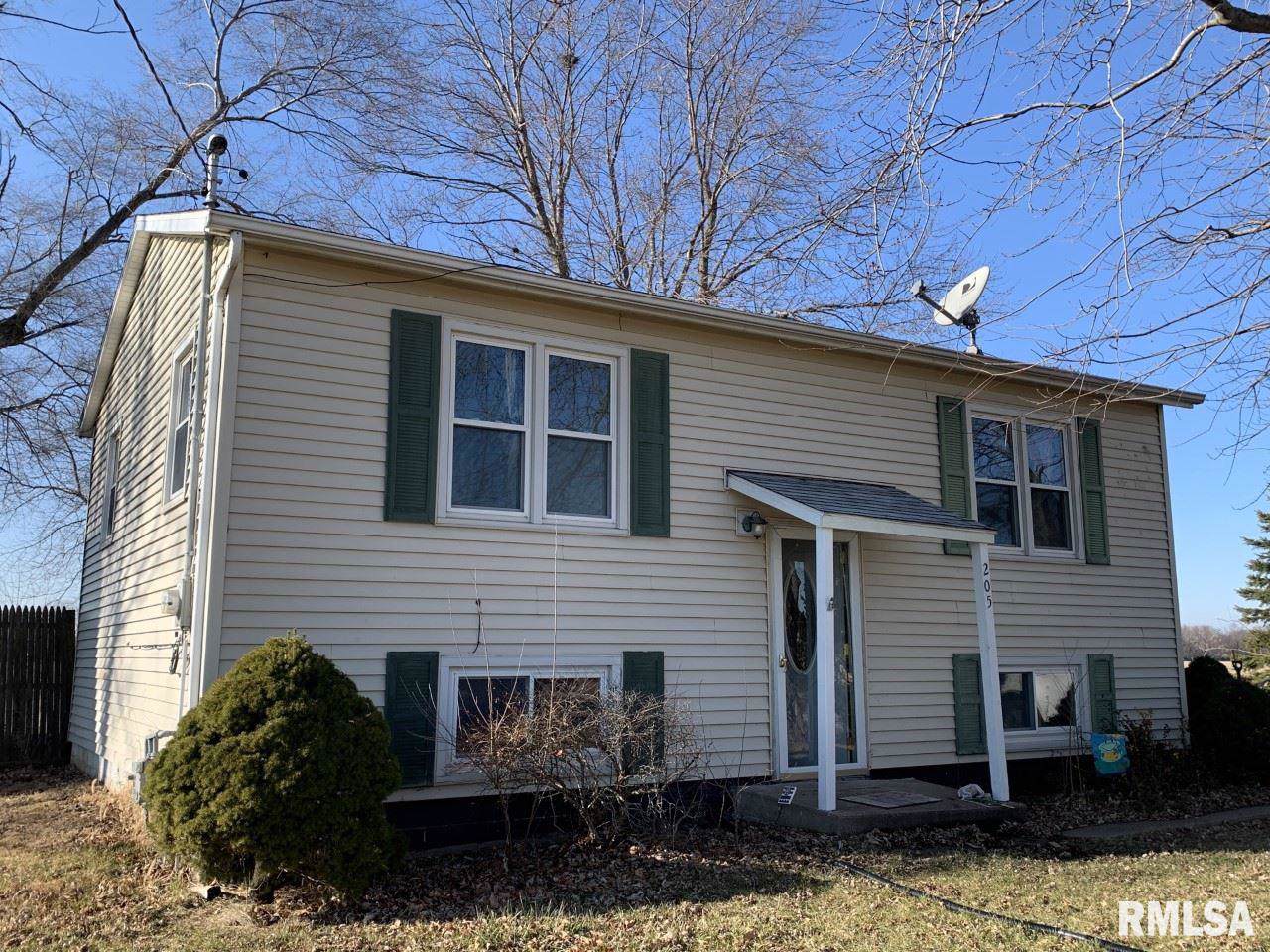 205 20TH Avenue - Photo 1