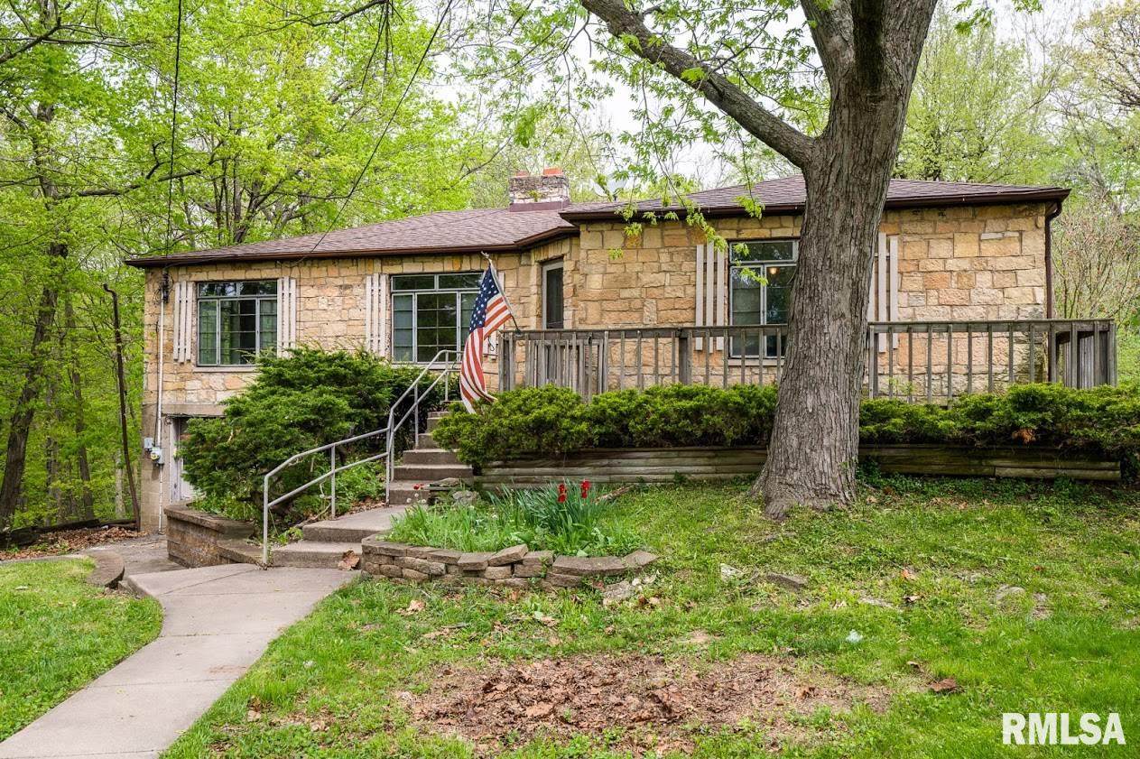 302 Lancaster Drive - Photo 1