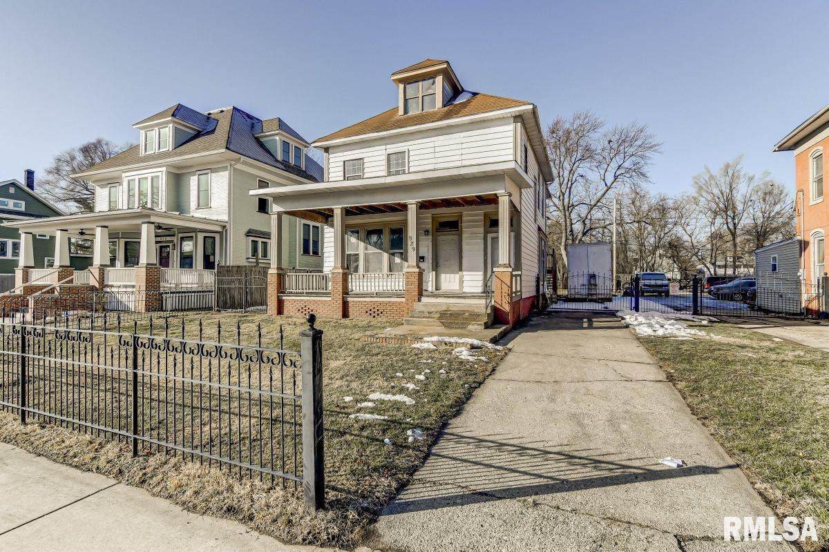 929 5TH Street - Photo 1