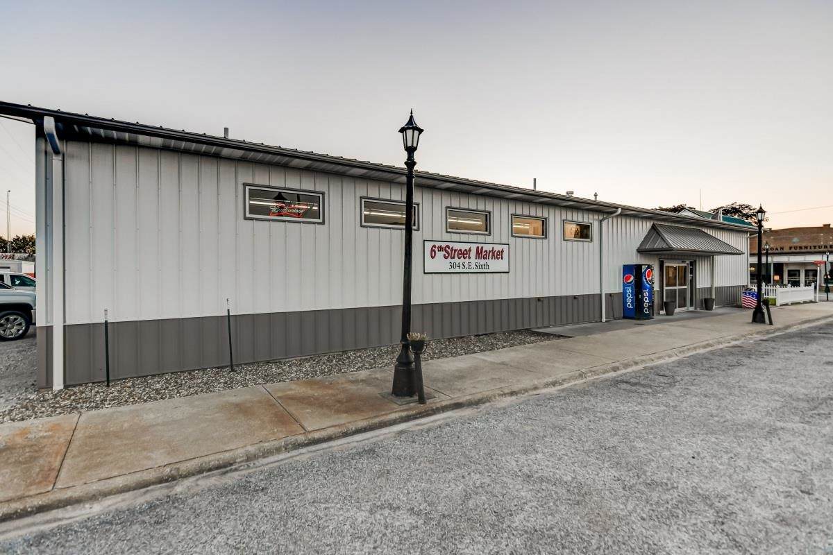 304 6TH Street - Photo 1