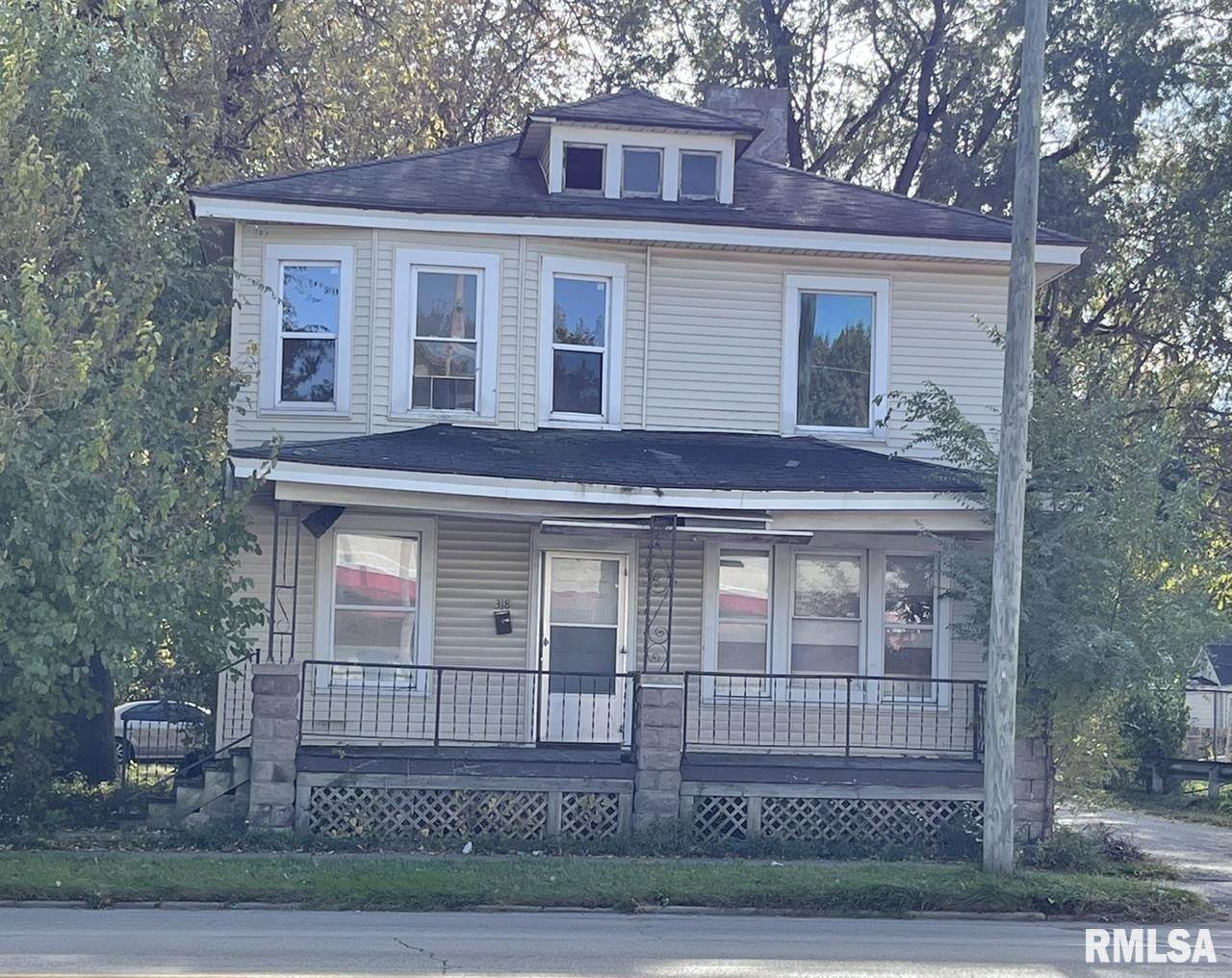 318 North Grand Avenue - Photo 1