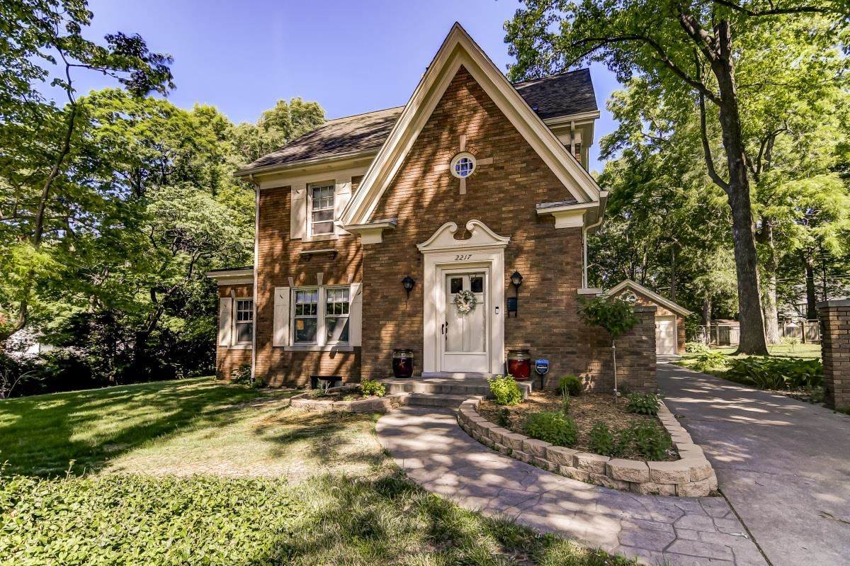 2217 Wiggins Avenue - Photo 1