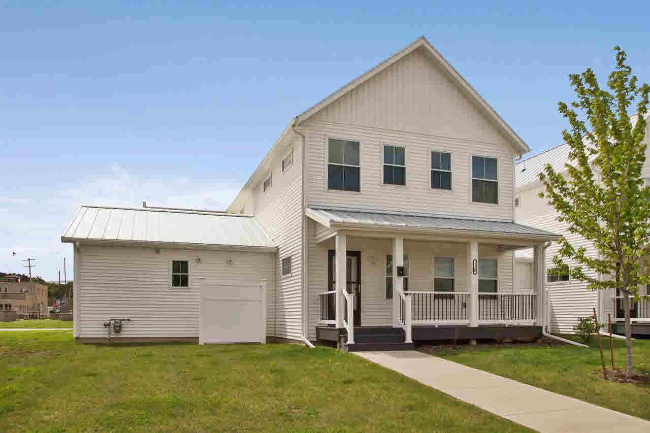 2460 3RD - Photo 1