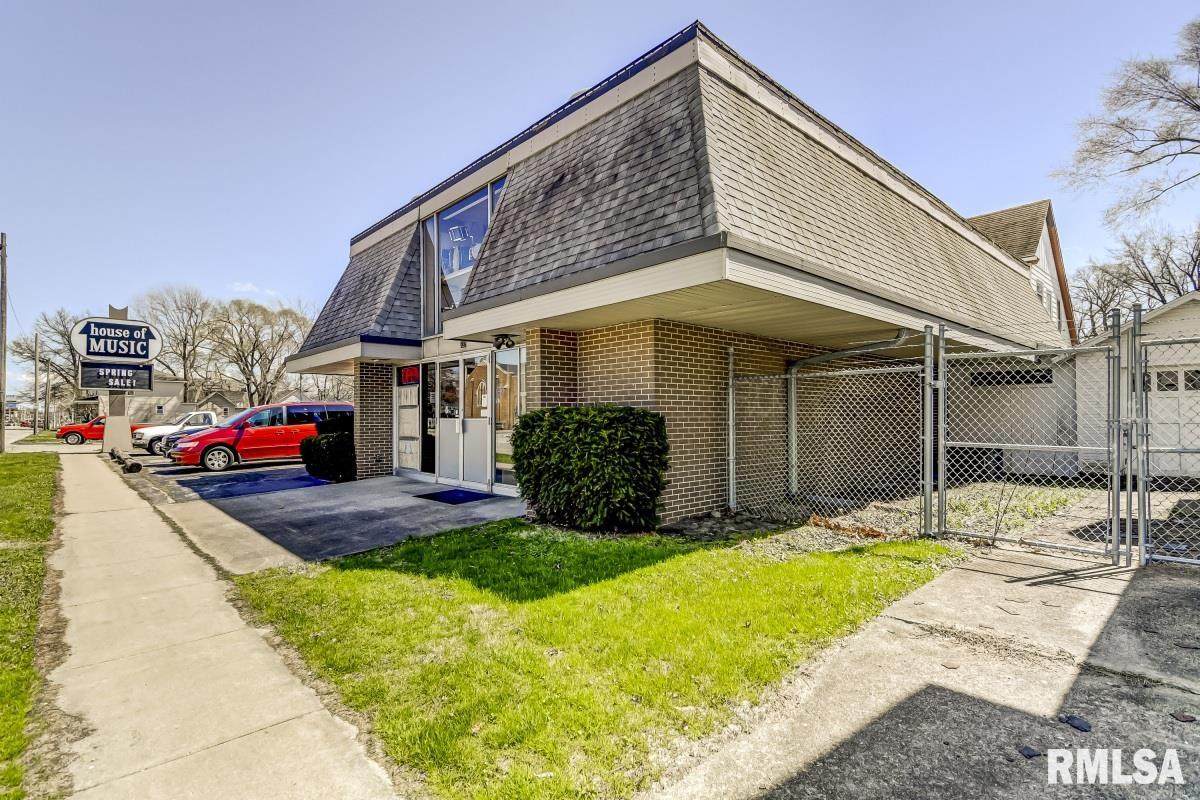 222 North Grand Avenue - Photo 1