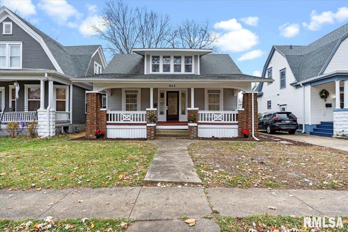 842 Macarthur Boulevard - Photo 1